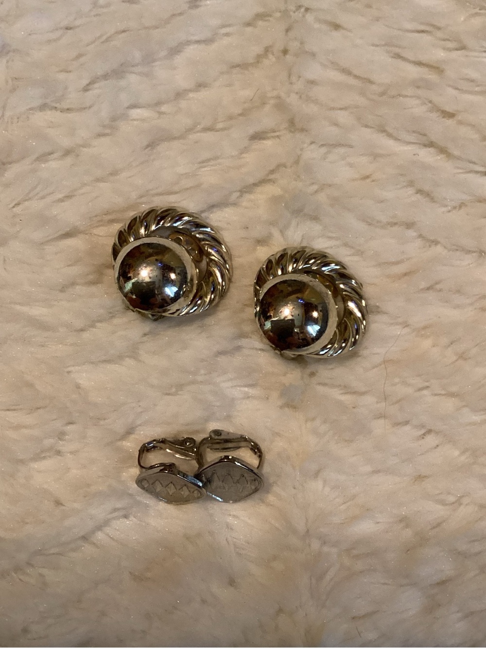 Lot Of 2 Vintage Womens Silver Toned Clip On Earrings Square Round Swirl Earring